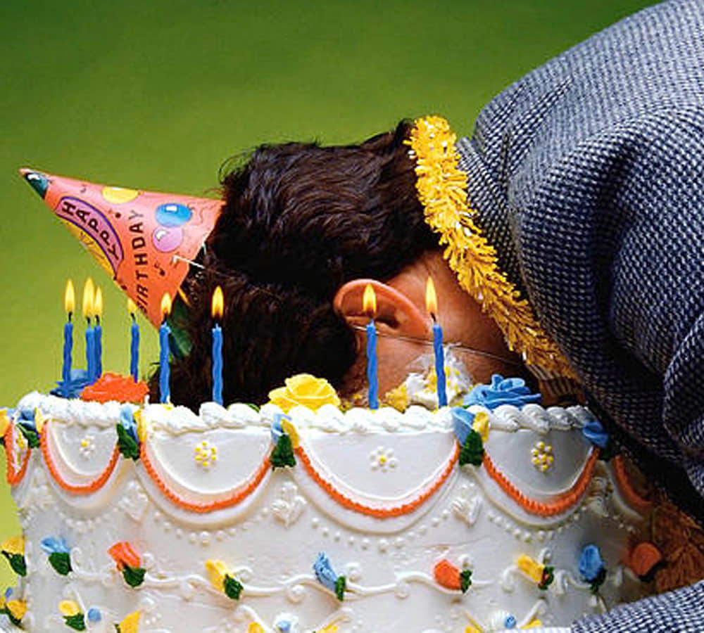 amitabh bachchan don't cut cake on his birthday 