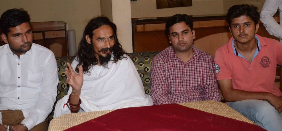gorakshan andolan pramukh sant gopal das upltimatum to narendra modi govt
