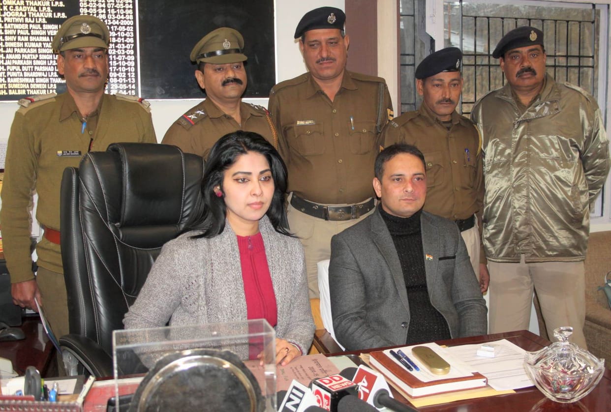 SP Soumya Sambasivan giving training to school & college girls to fight against eve teasing