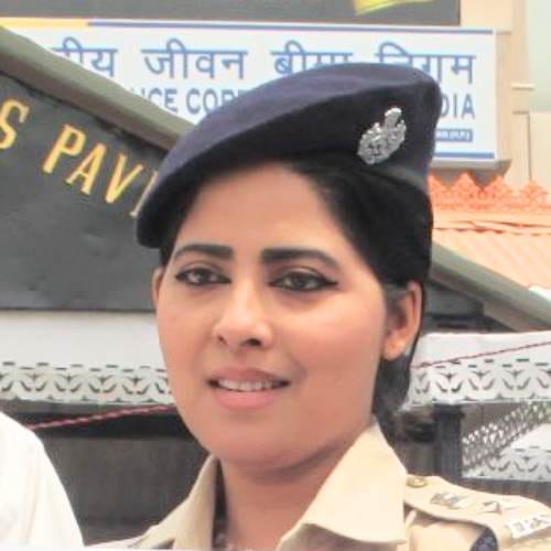 SP Soumya Sambasivan giving training to school & college girls to fight against eve teasing
