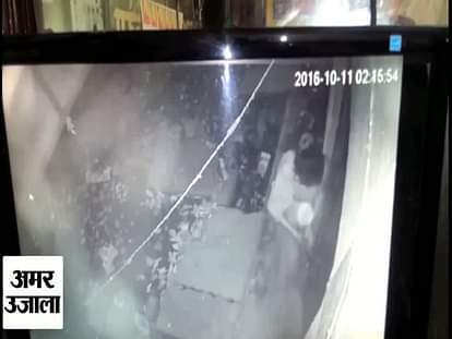theft in varanasi at 6 shops  