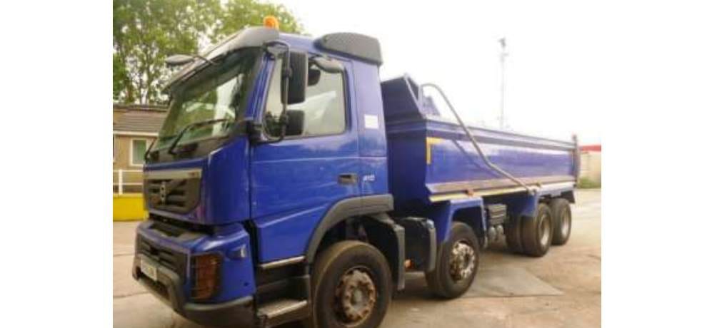 34 sheeps crushed under over speed Tipper