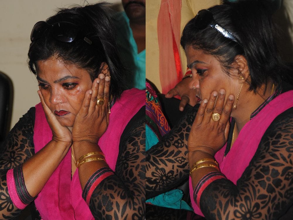 female parshad start crying in front of mayor