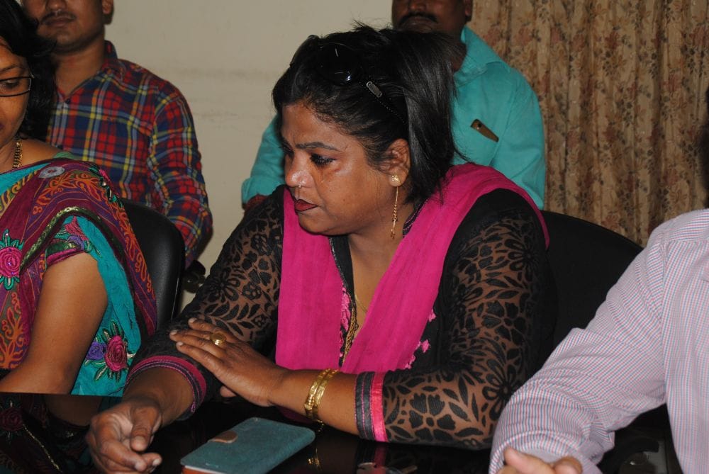 female parshad start crying in front of mayor