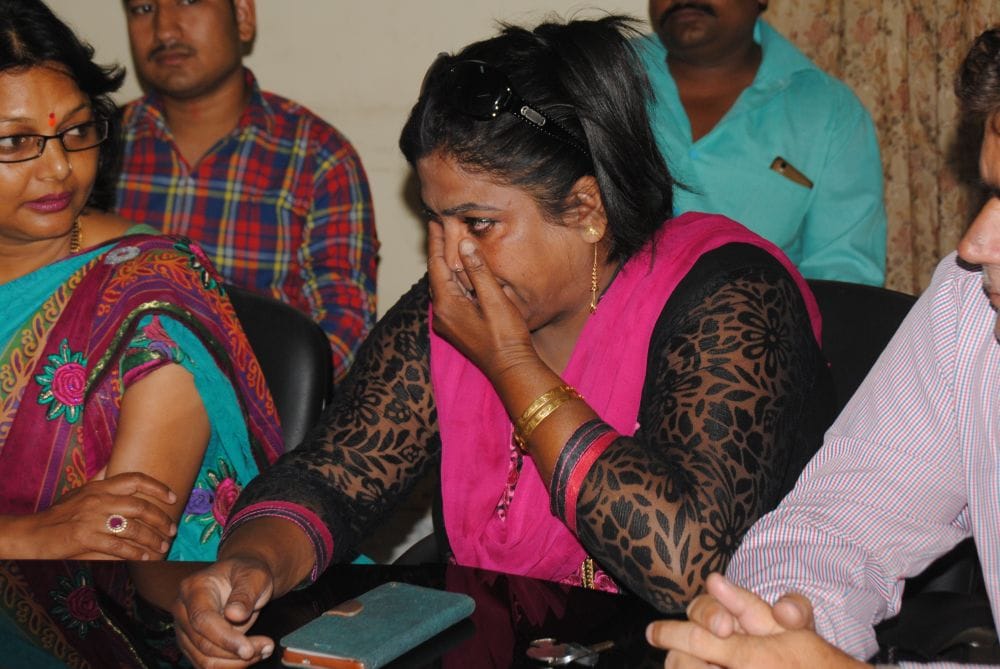 female parshad start crying in front of mayor