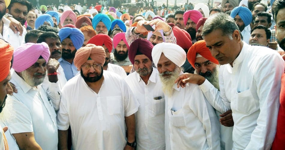 Captain amarinder singh protest outside the police station in batala