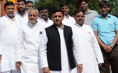 mulayam singh pays tribute to ram manohar lohia