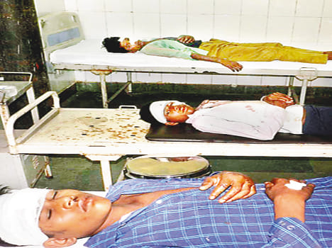 Reflex tractor full of devotees, 11 injured
