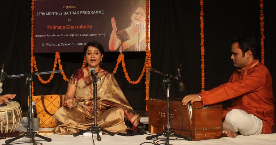 delhi artist padamja chakarverty performance in prachin kala kendra chandigarh