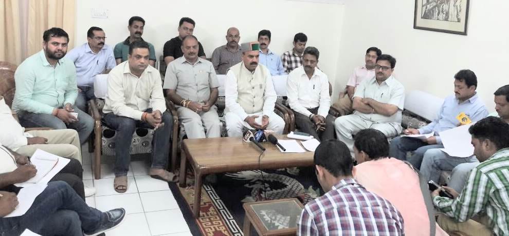 congress leaders hits out former cm prem kumar dhumal