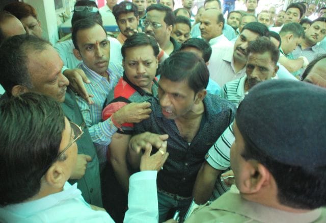 Traders said the raging of four million fake loot, reports