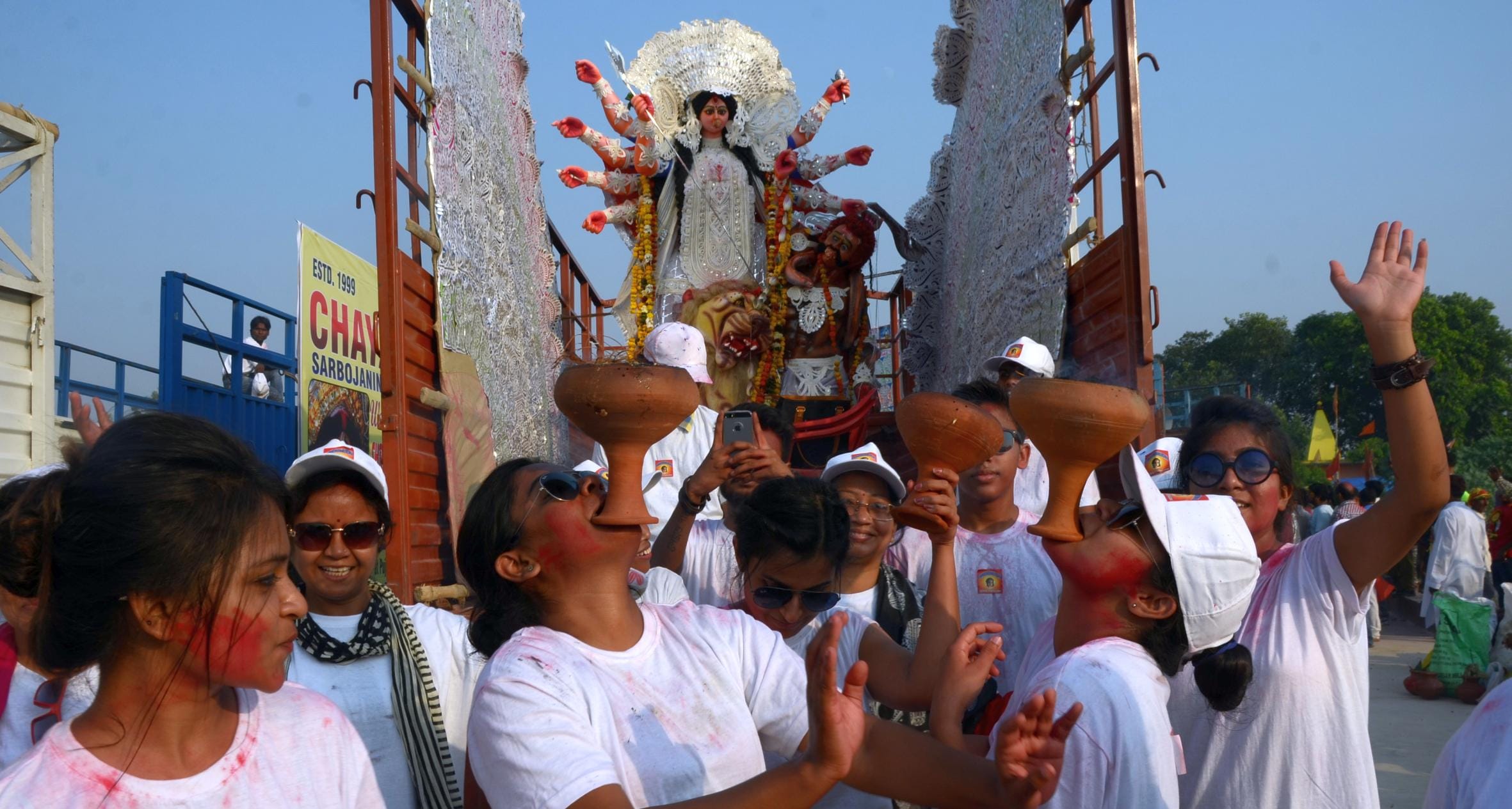 durga idol immersion in lucknow