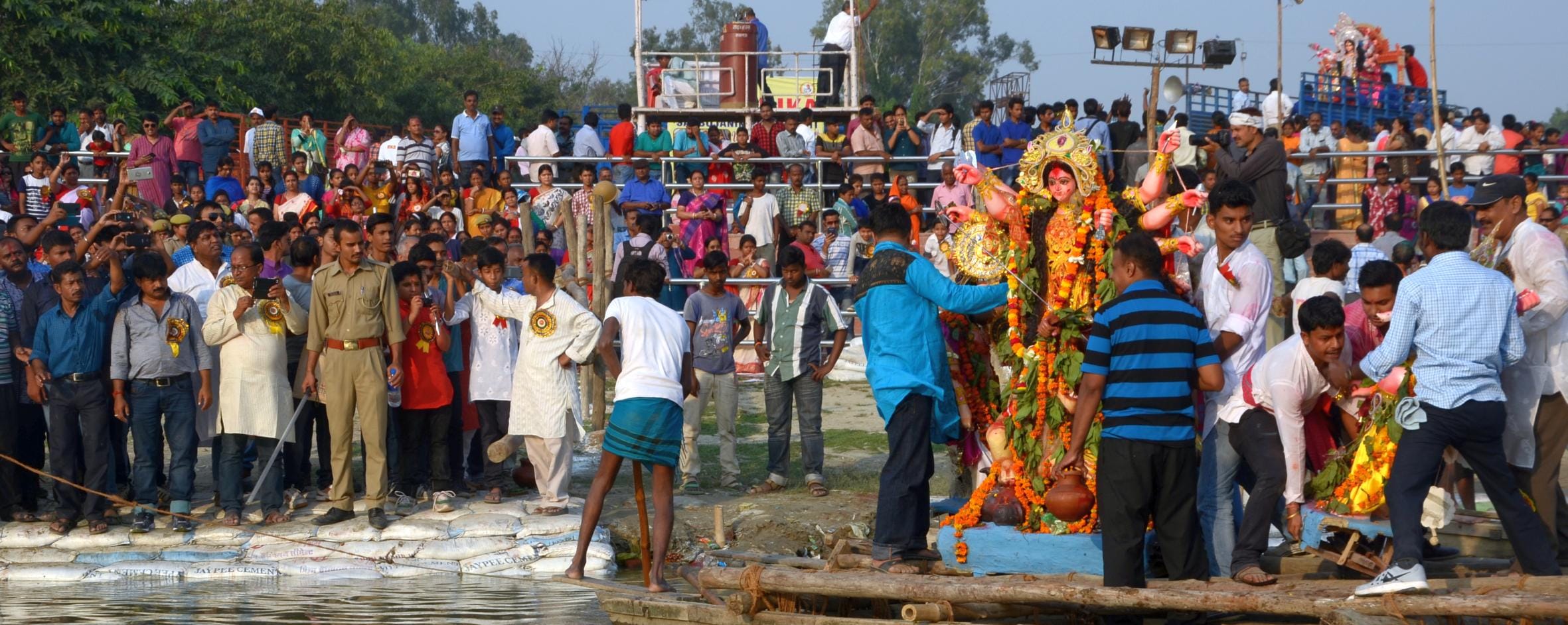 durga idol immersion in lucknow