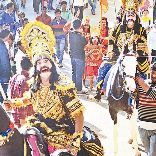 Cm virbhadra singh turn angry while burning effigy of ravana
