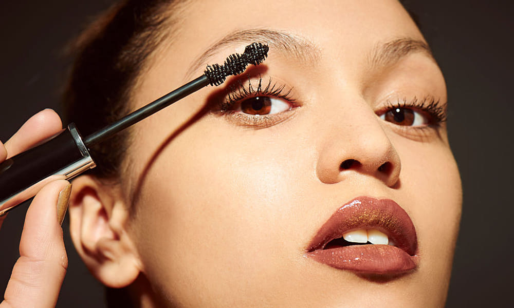 Beauty Tips: How To Apply Mascara To Make Your Eyes Beautiful With Right Stroke