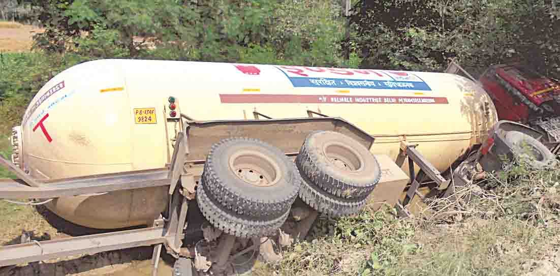 gas capsule fell down on hiway