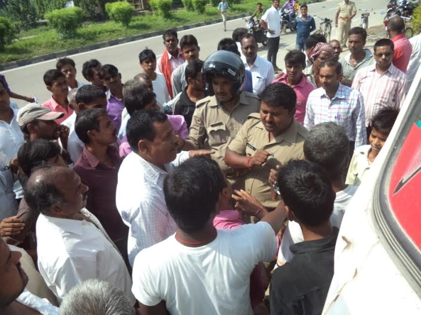 after accident croud became angry, highway jam
