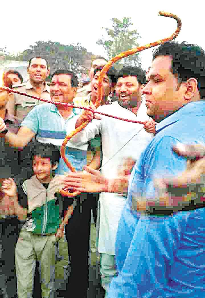 cabinet minister kamal akhtar celebrate dussehara