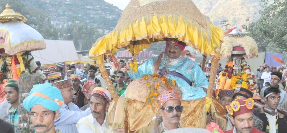 Kullu dussehra Jaleb, maheshwar singh ride in palaki