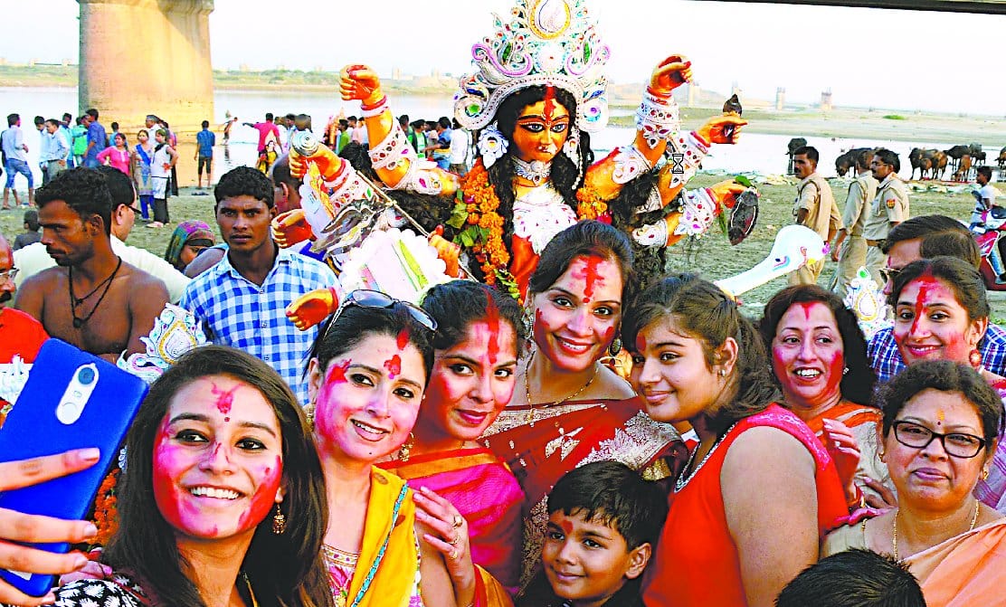 Howe ... Jaykare word with Asti Bhalo idol immersion