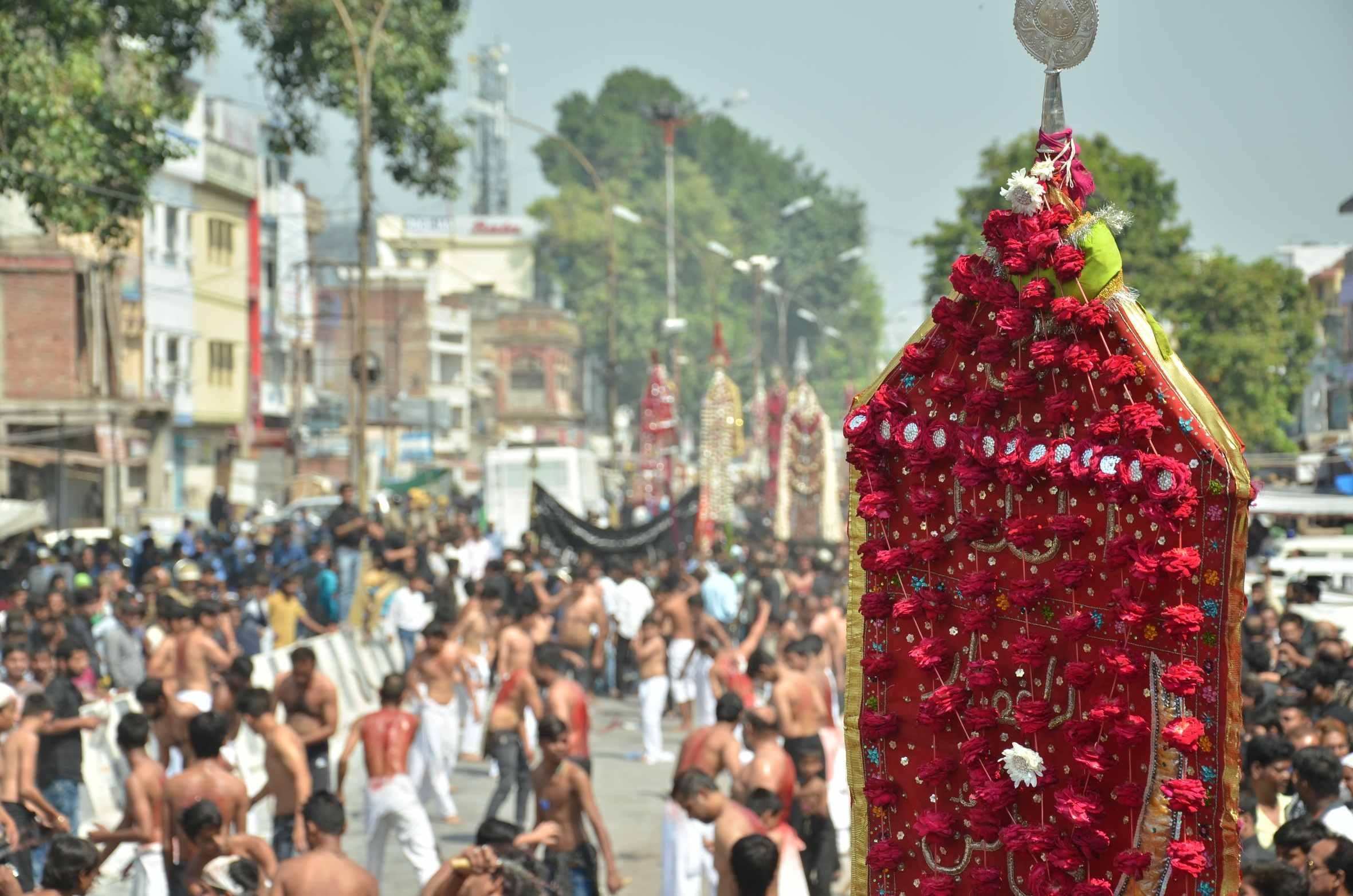 pictures of muharram juloos in lucknow