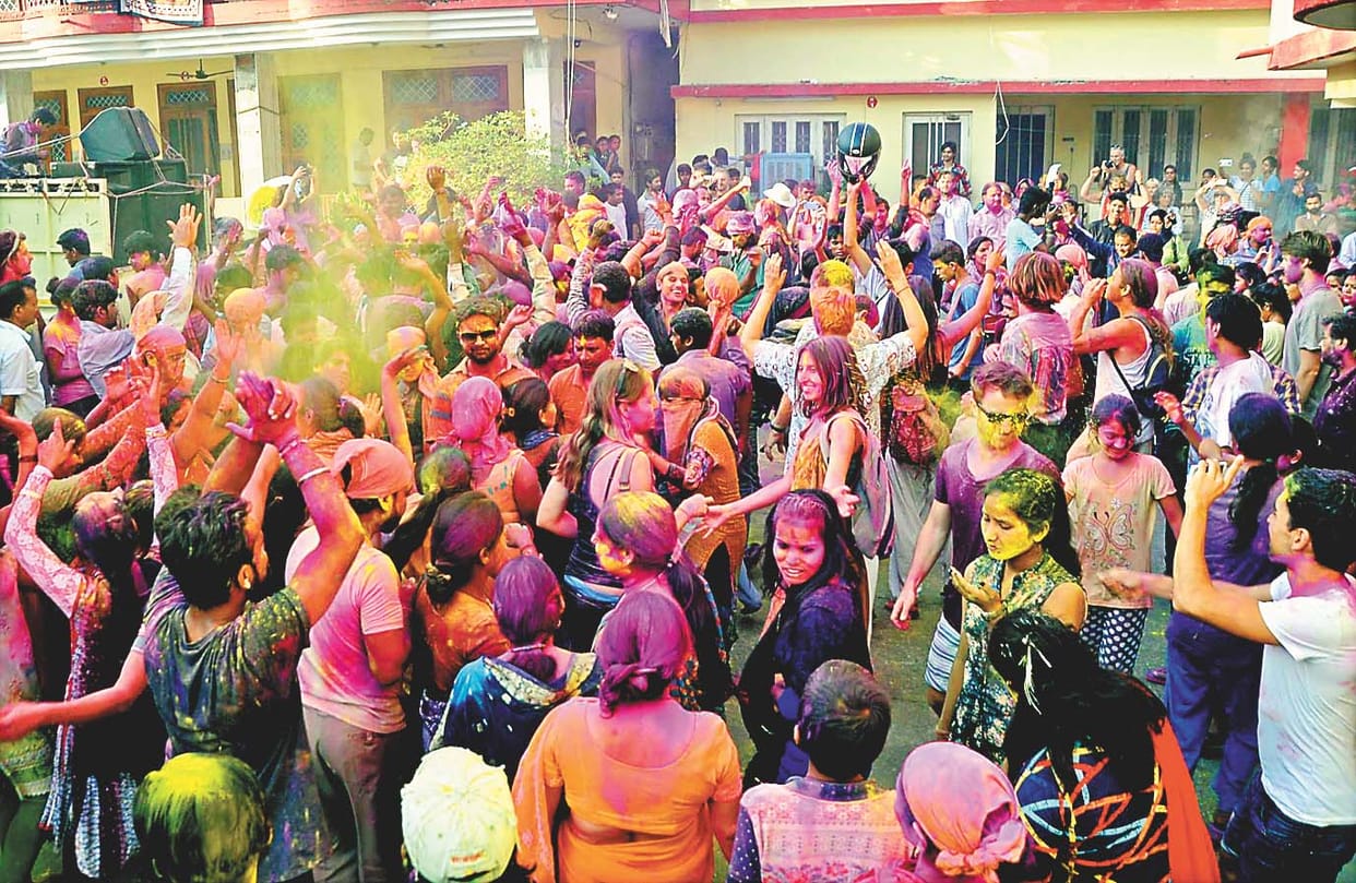 Suhagin women fiercely played Vermilion