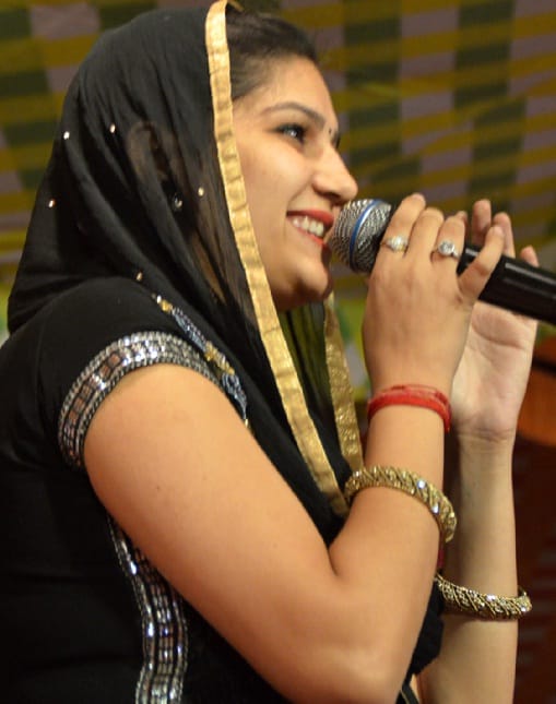 Sapna only uncontrollable fan coming on stage, danced guns guarded
