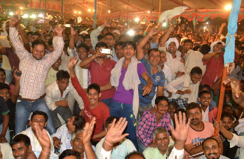 See how the sapna had to be saved, the crowd had gathered to see
