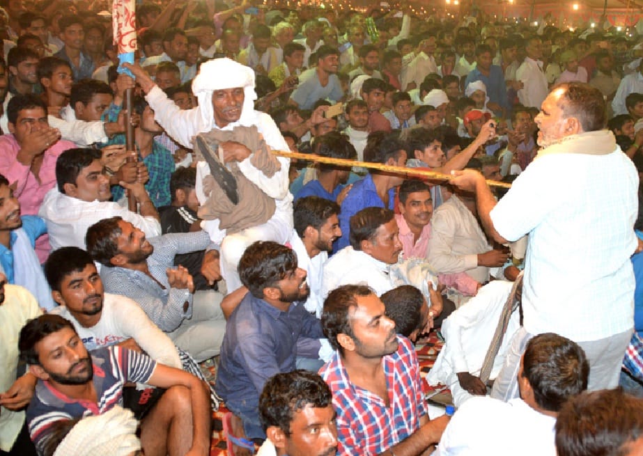 See how the sapna had to be saved, the crowd had gathered to see