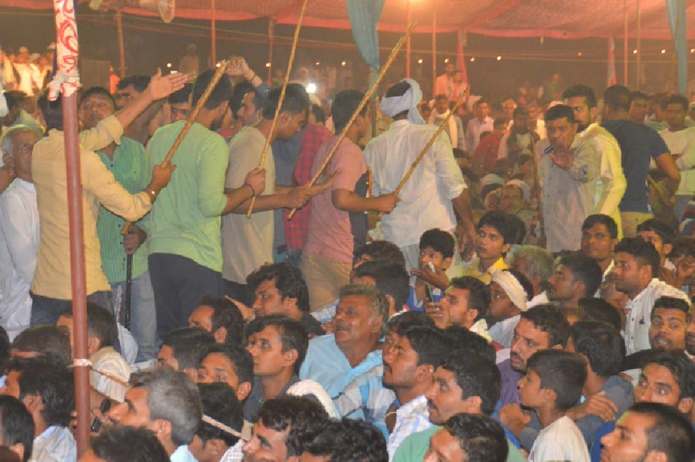 See how the sapna had to be saved, the crowd had gathered to see