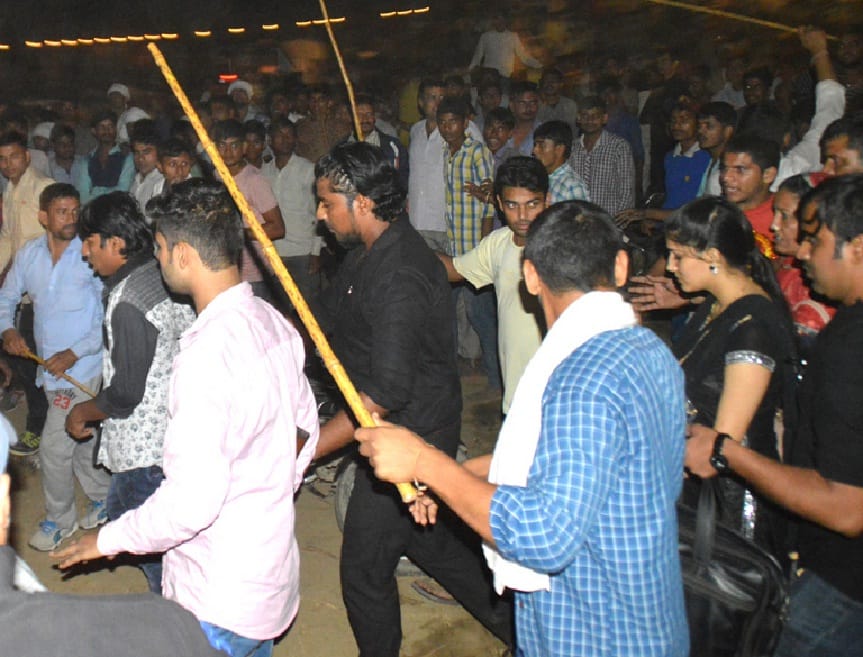 See how the sapna had to be saved, the crowd had gathered to see