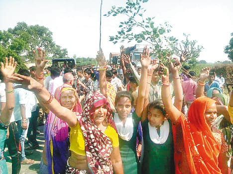 Electricity department came on the road against women