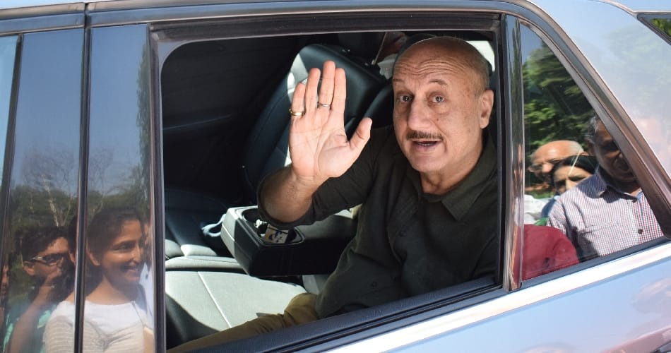 actor anupam kher says about pakistan actors and JNU issue