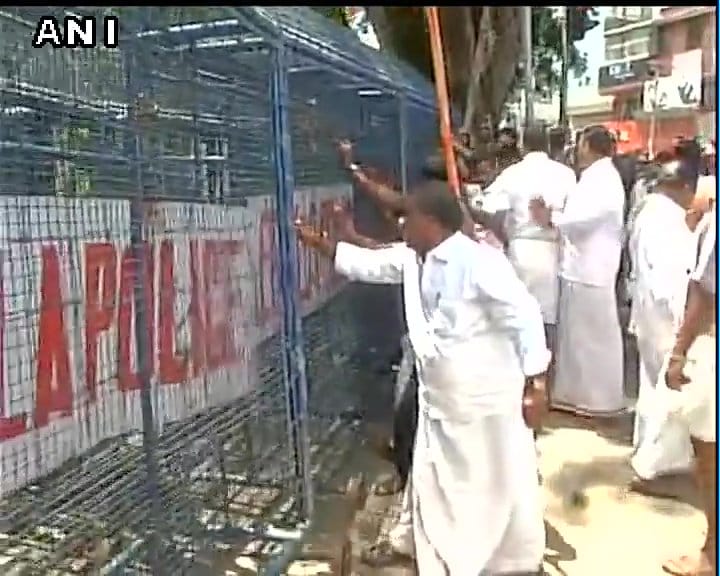 BJP worker's protest out kerala secretariat, call for shutdown  