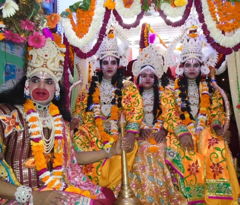 Echoing cheers arose from the Lord riding Sriramji