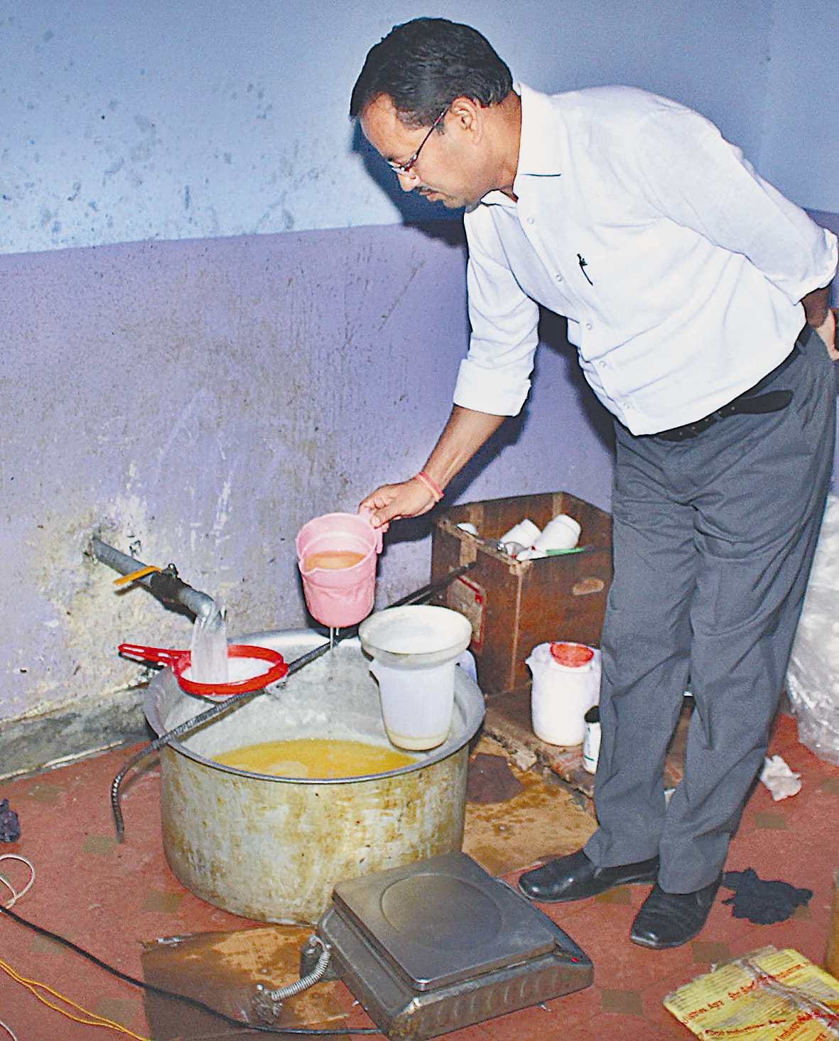 Factory making fake ghee seized