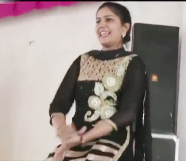 haryanvi singer sapna chaudhary first dance performance on stage after suicide attempt