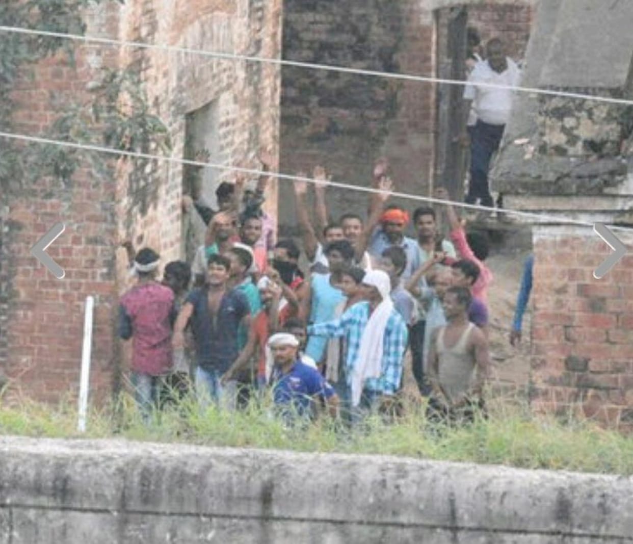 Captives are angry when their mobiles are expropriated