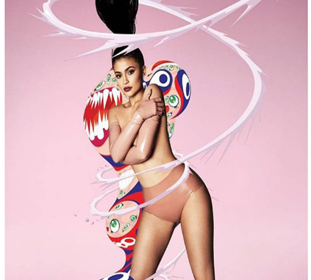 kylie jenner share her topless photo on social media