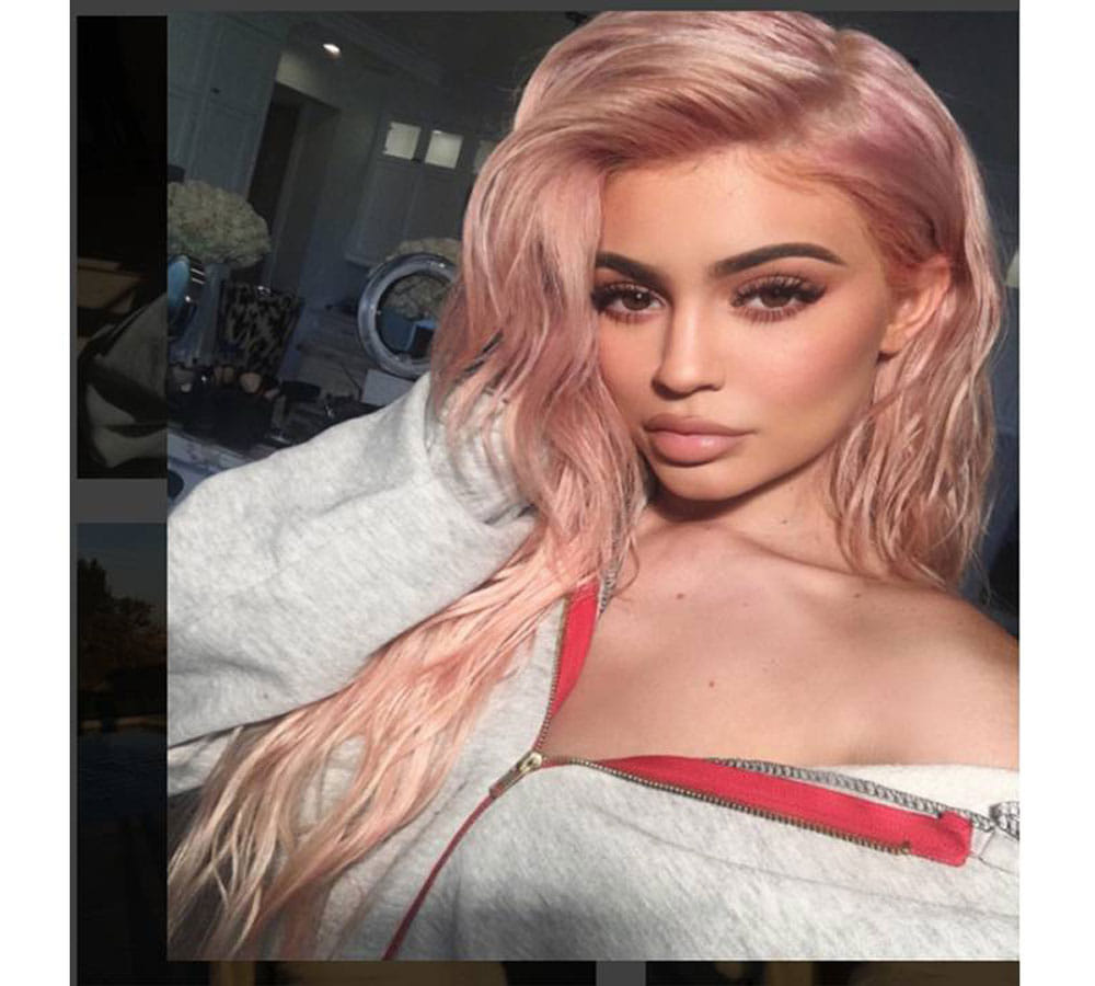 kylie jenner share her topless photo on social media
