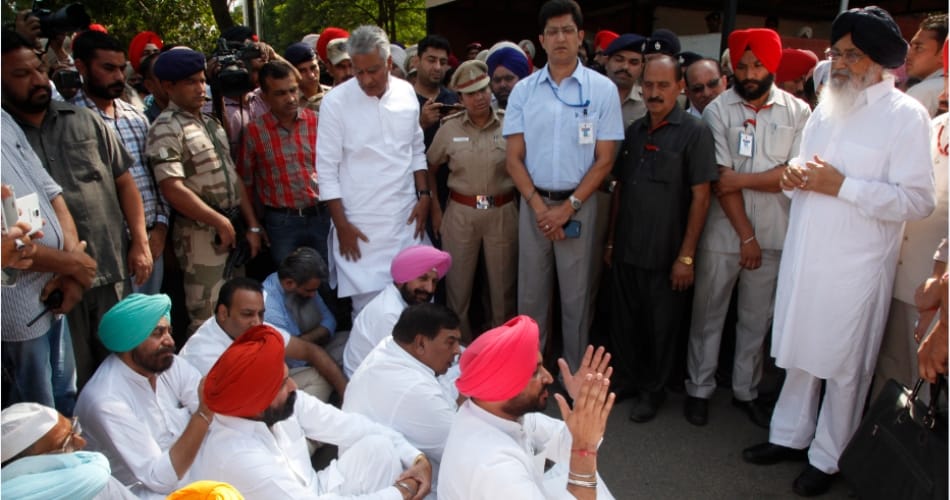 punjab congress mla spent night on protest outside cm badal house against police enquiry