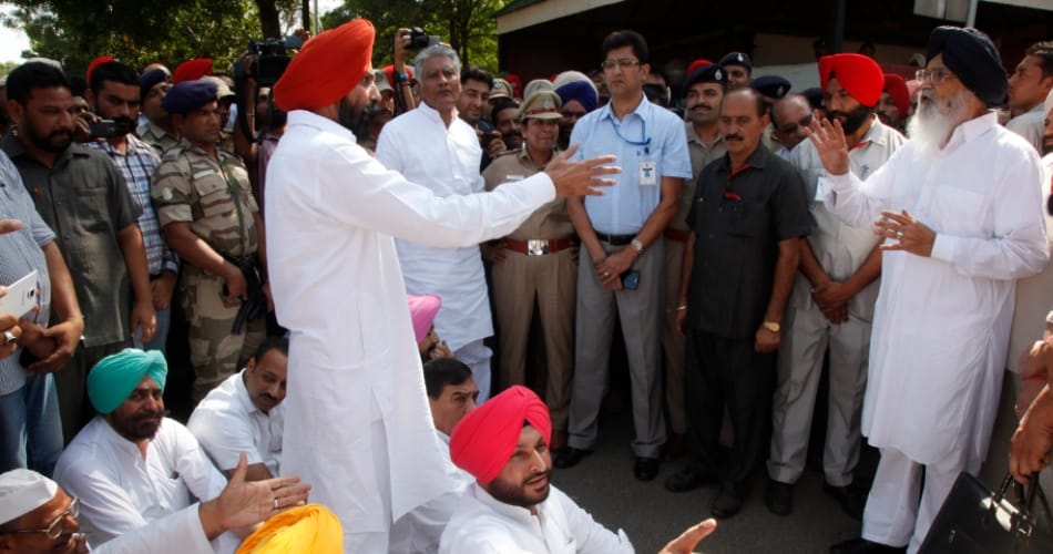 punjab congress mla spent night on protest outside cm badal house against police enquiry