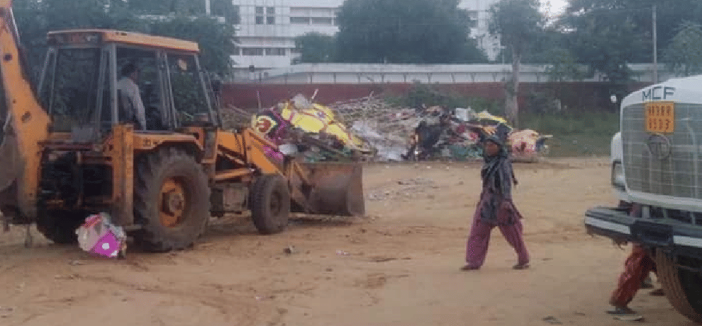 If the machine breaks thrown burnt on Dussehra Ravana dumper