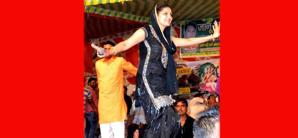 Sapne Chowdhury's comeback dance called obscene by people, clashed fiercely away sticks and poles