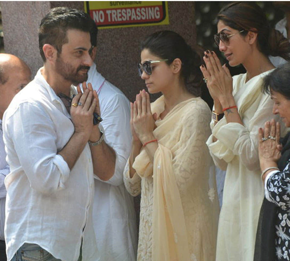 akshay kumar consoles shilpa shetty