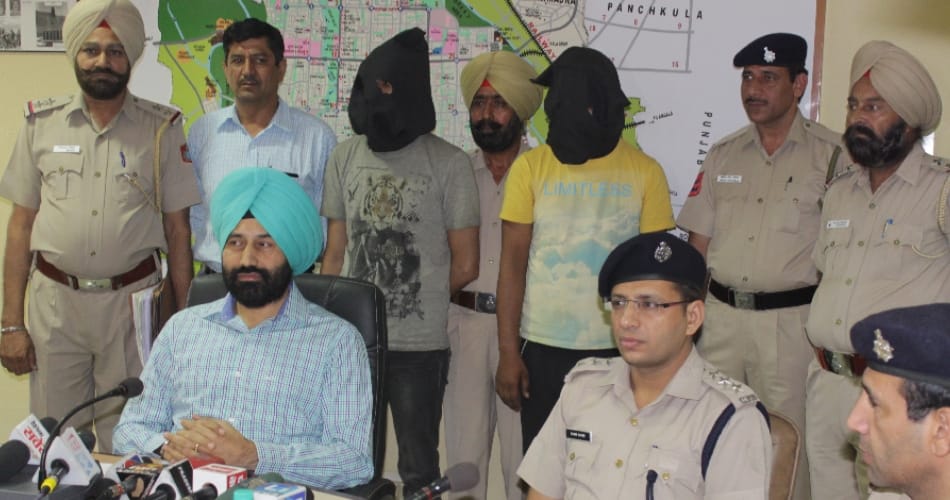 two snatcher arrest by chandigarh police, sp sukhchain gill press confrence