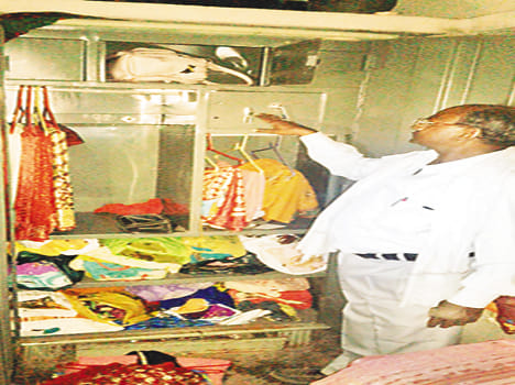 Deserted house half million jewelery and cash stolen