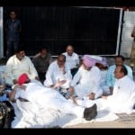 मुख्यमंत्री बादल के घर के बाहर कांग्रेस विधायकों का धरना