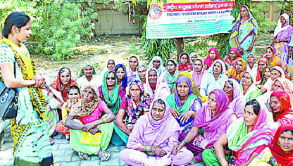 Collectorate of mothers in the kitchen display, ADM submitted to the demand letter