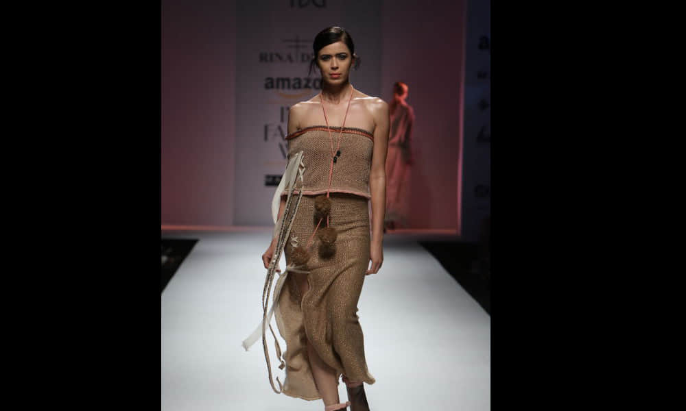 disha patani walks the ramp in amazon india fashion week 2016